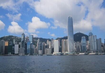 在香港待满七年入籍,有没有更快的方式?在官网