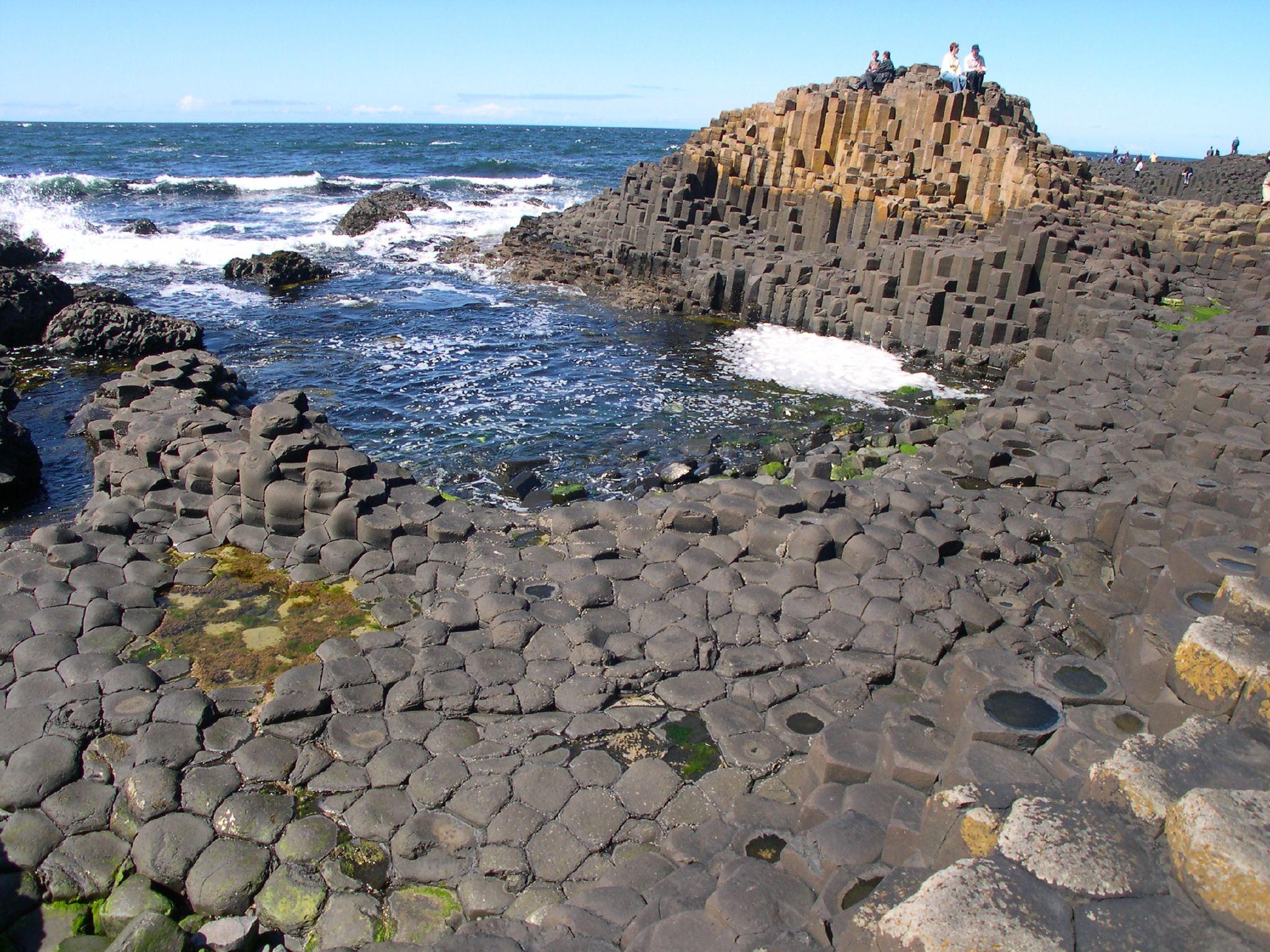 为什么巨人堤道(giant"s causeway)的玄武岩柱(basalt