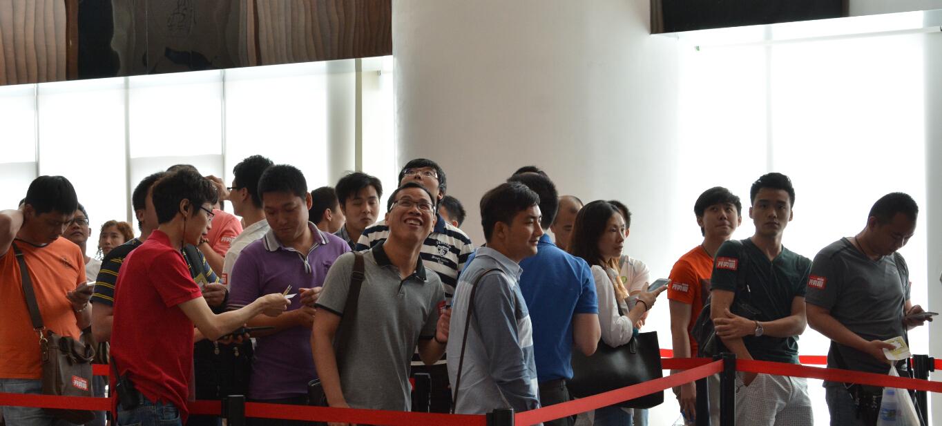 如何评价米粉在小米之家门口彻夜排队买小米N