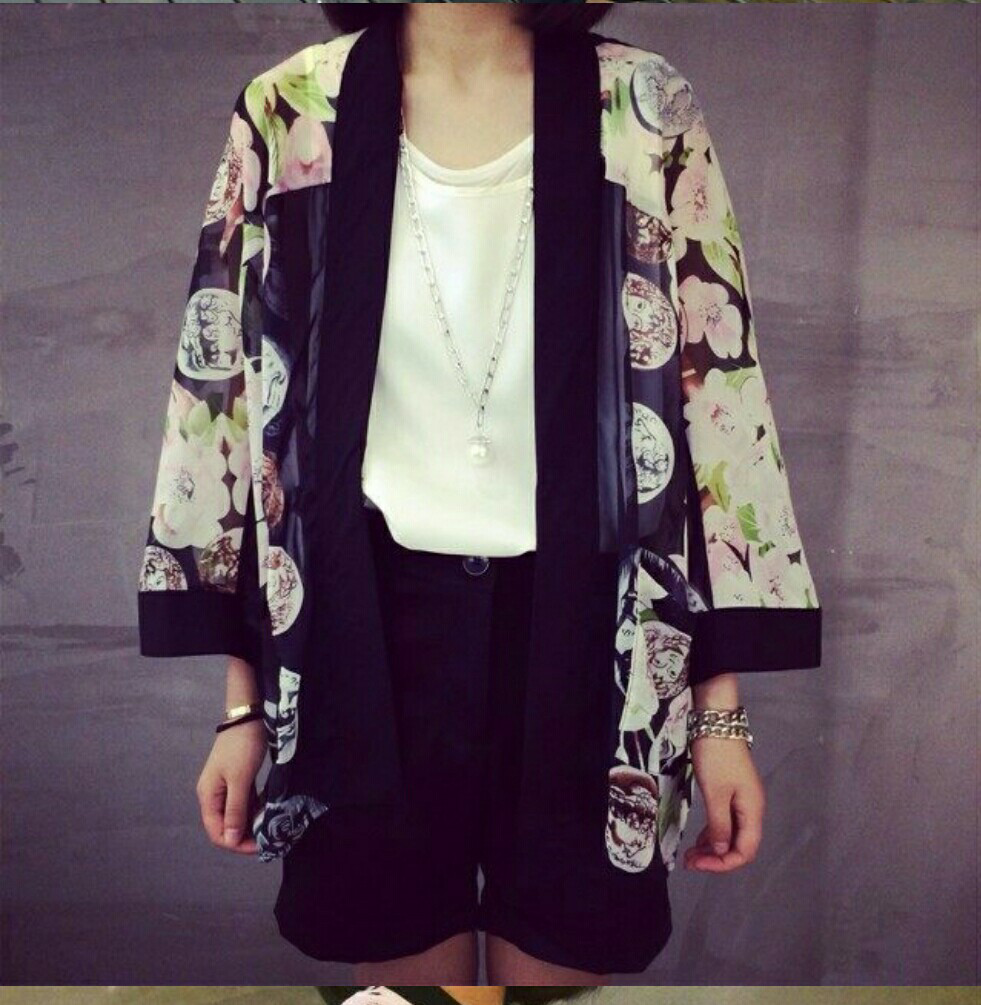 买了件<em>和服</em>防晒<em>开衫</em>,里面该<em>搭配</em>什么衣服呢?现