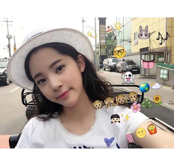 如何评价欧阳娜娜的长相?