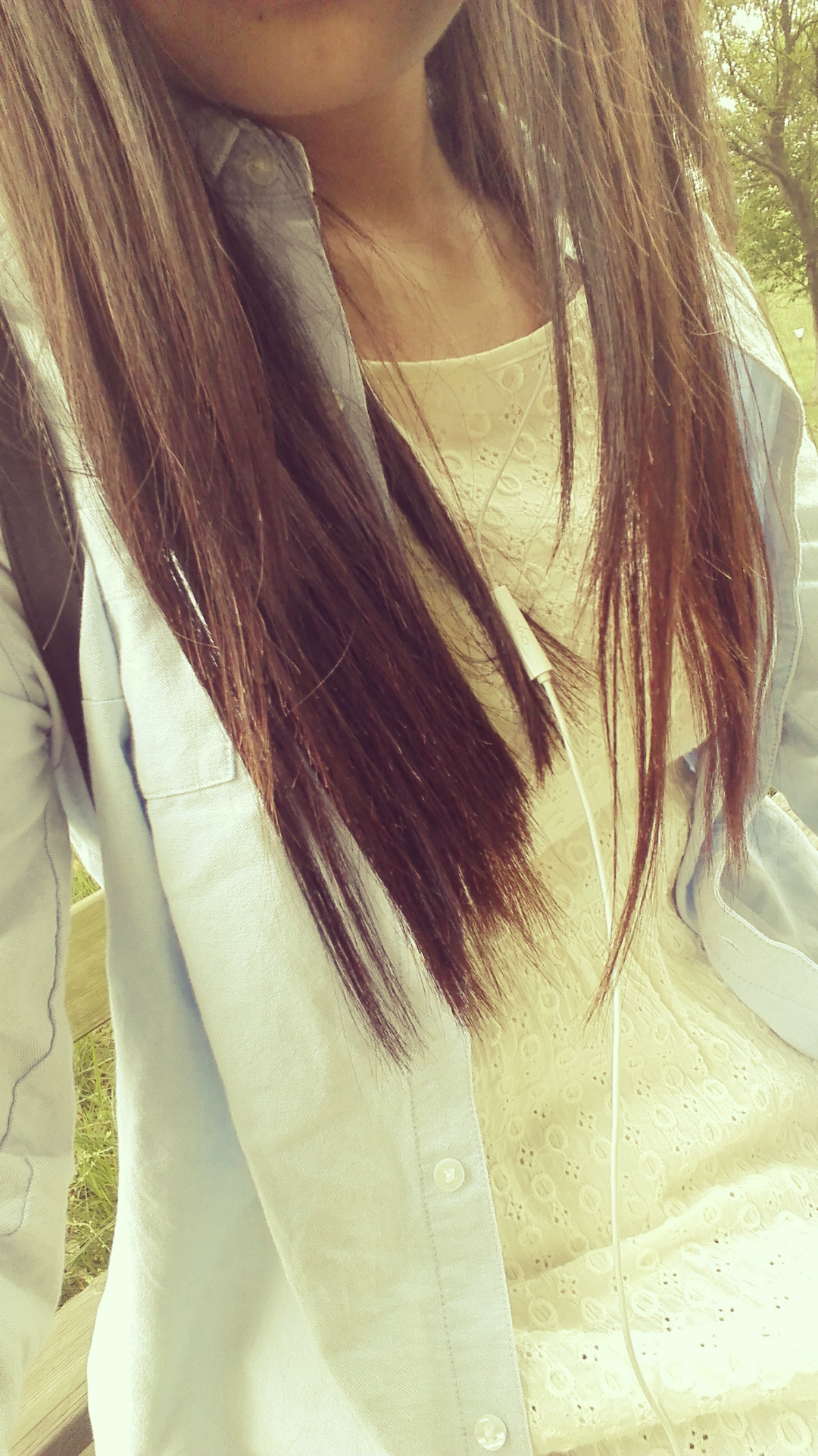 女生如何解决衬衫胸前扣子撑开的缝隙? - 一信