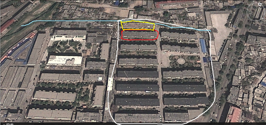 我家小区正前方有一片空地,现在正在被建成车