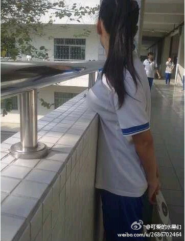 职业女性是否会把胸部放在桌子上,更省力? - 匿名用户