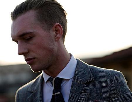 <em>男生如何</em>很自然的<em>定型</em> ALL BACK(后奔)<em>发型</em>?