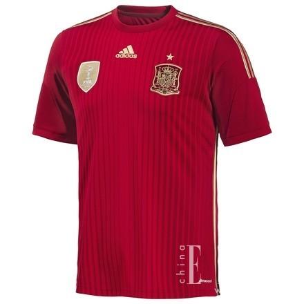 乌拉圭队徽上方为什么不绣星?国际惯例不是捧