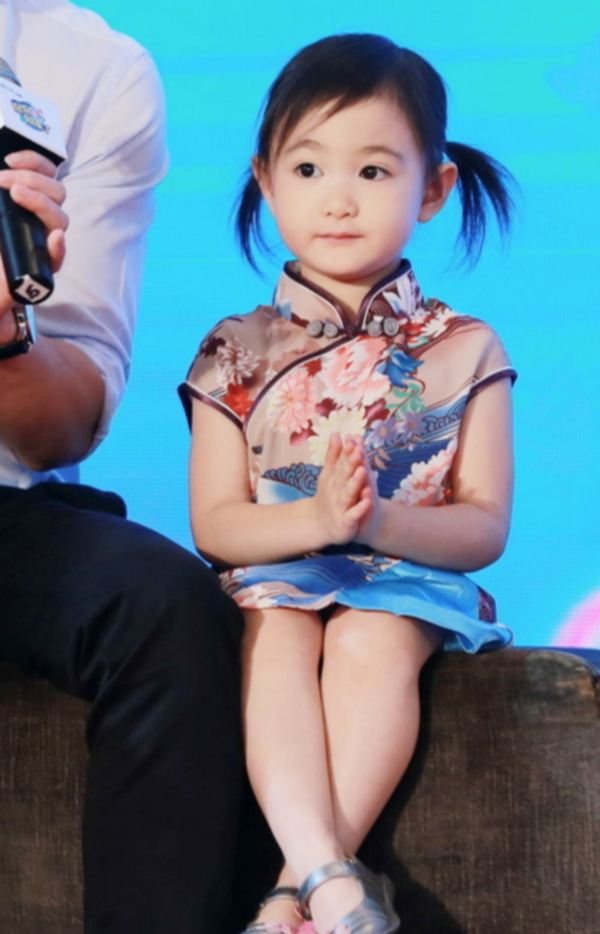 (↓  这张是现在长大了的奥莉)