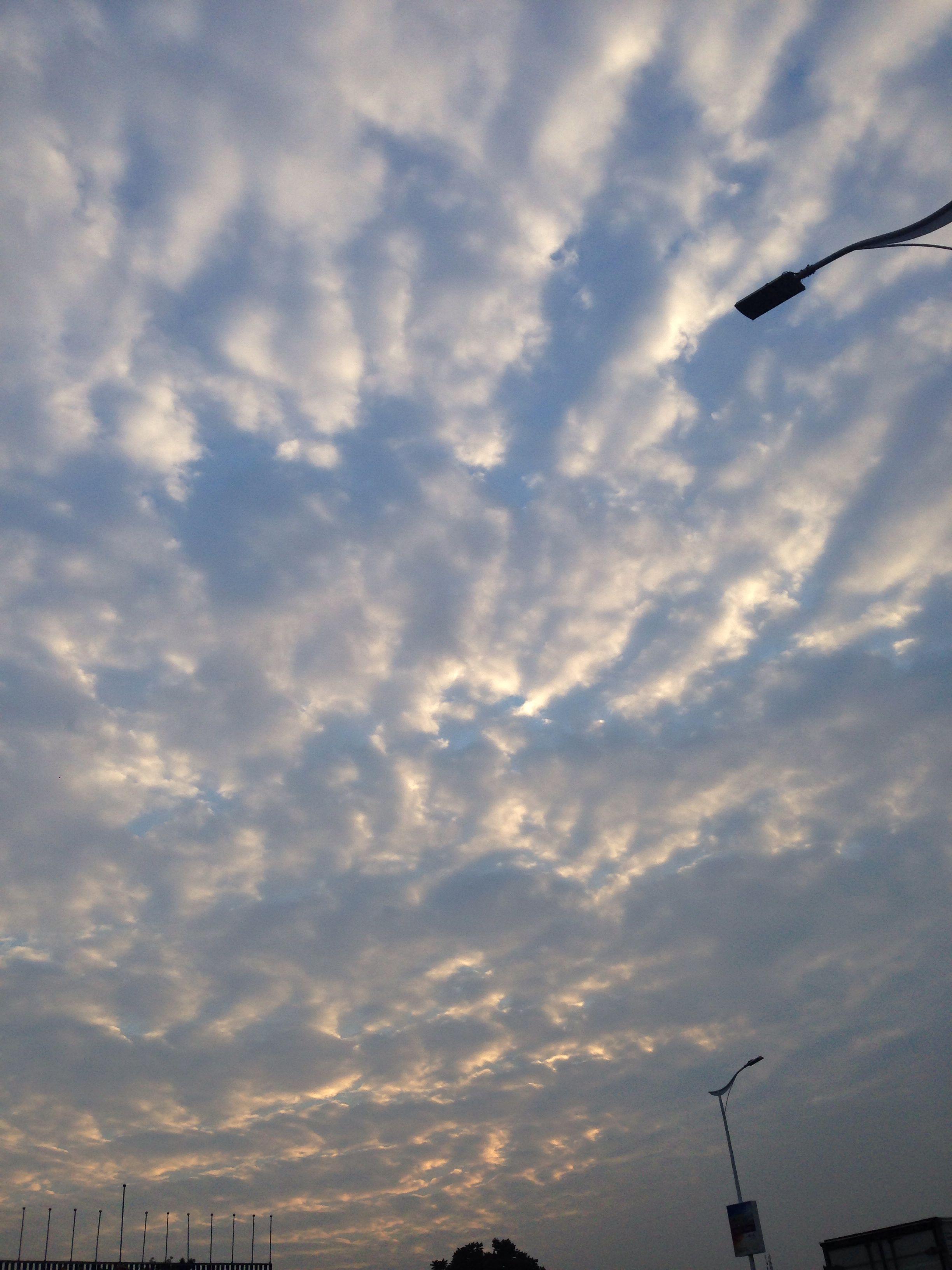 漫无目的地在街上走.夕阳无限好,只是近黄昏.