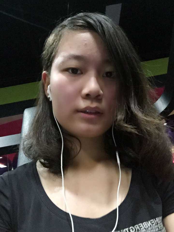 脸大且五官鲜明的女生应该走怎样的路线?