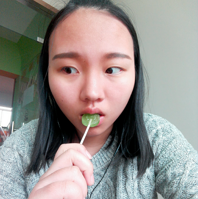 长圆脸,大额头且高,咬肌大的女生适合什么样的发型?