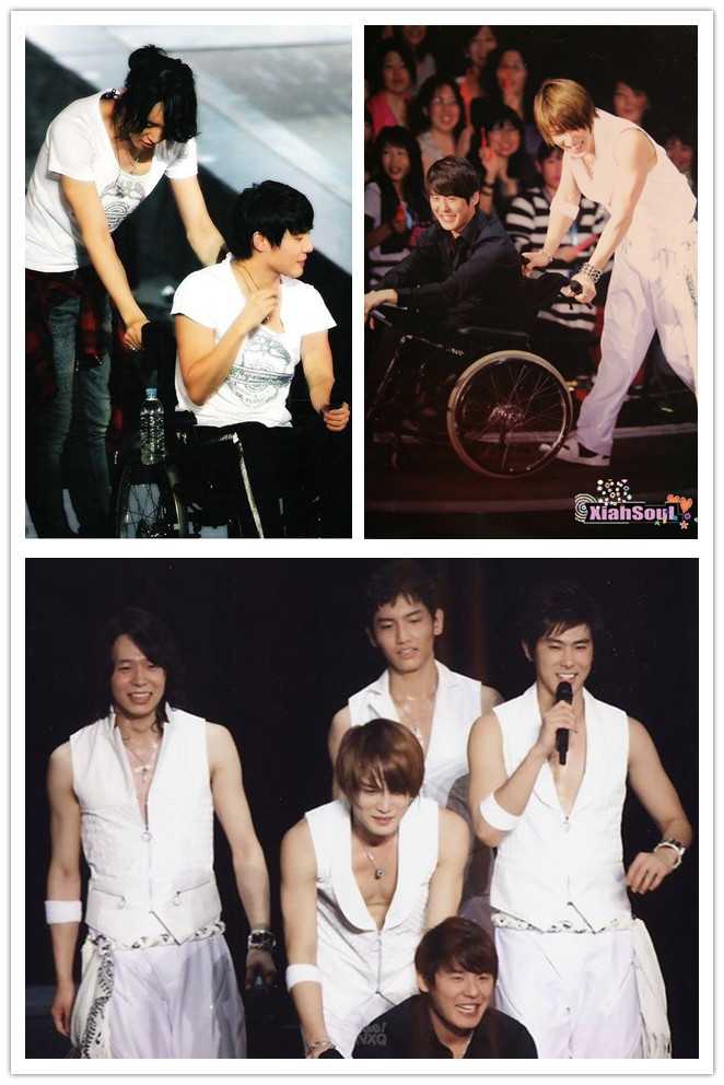 2009年5月4日 东方神起日本四巡演唱会上受伤的金俊秀坐着轮椅演出
