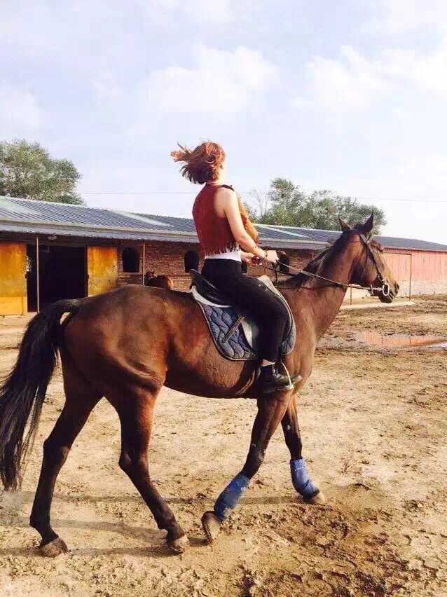 女生什么样的骑马姿势最霸气?