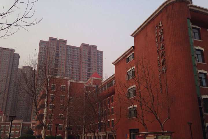 在石家庄外国语学校(石家庄外国语教育集团/43中)就读
