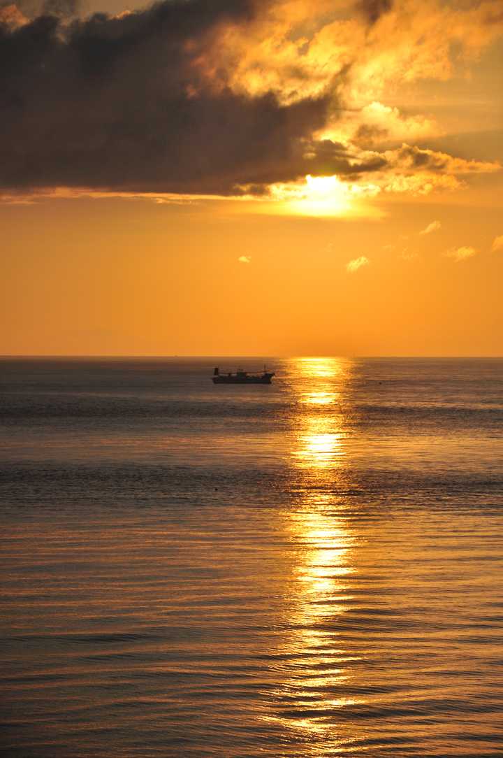最美的大海,我想只有你去过大洋最深处 你才会知道海洋上的风景是陆地
