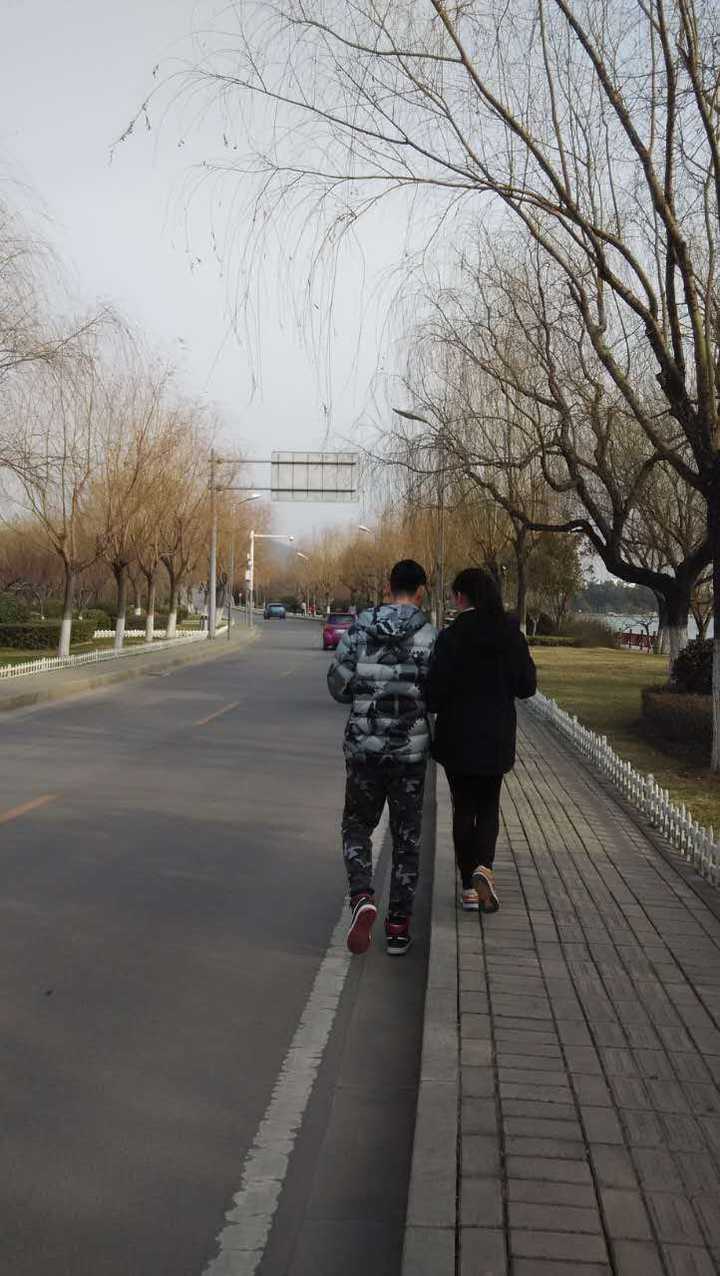 因为自己身高差也特别大就也特别关注身高差.