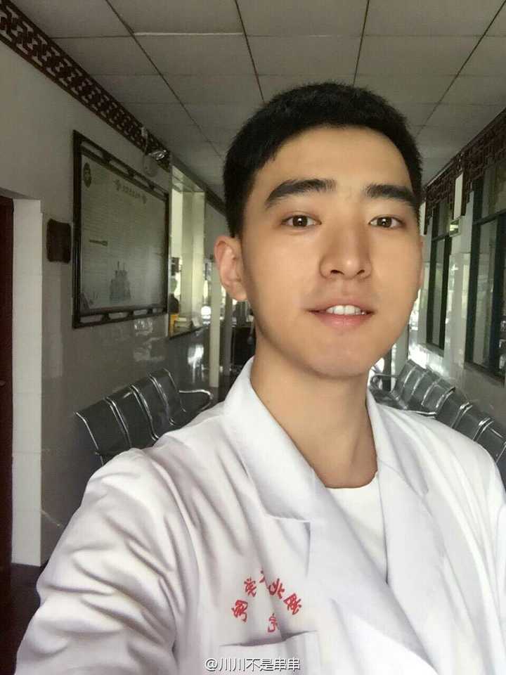 真的有那种很帅的男医生吗?