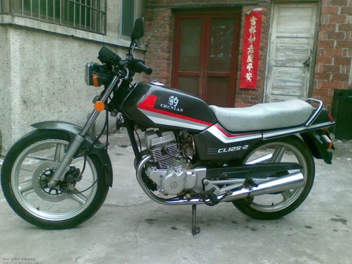 遥想当年的春兰摩托车逆向研发的仿本田cb125双缸和v2 250玛格纳甩