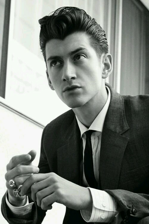 arctic monkeys 的主唱 隆隆 alex turner