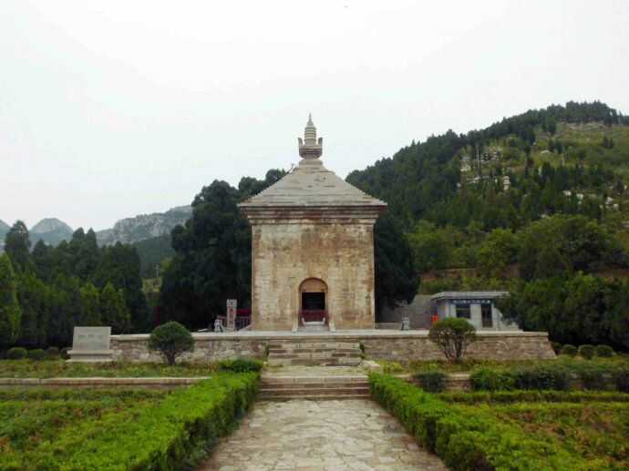 济南神通寺,寺毁,存隋四门塔,唐龙虎塔,唐九顶塔及包括唐宋古塔的塔林