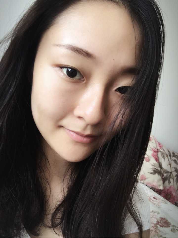 从小到大已经习惯和看惯的美人痣～额 长在印堂眉心处