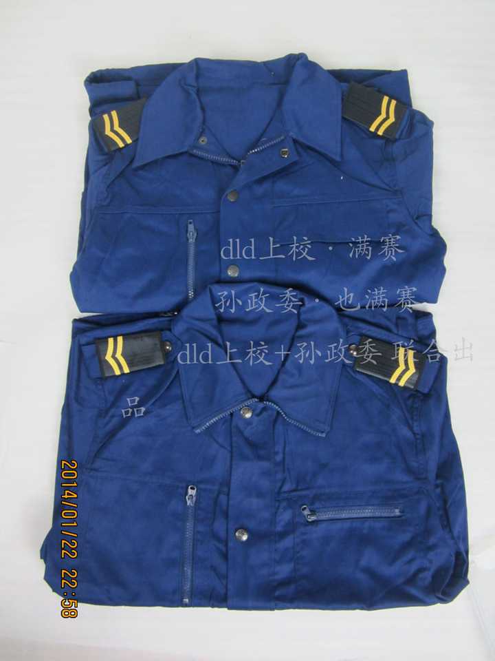 87男女夏作训服,上面为女,下面为男.