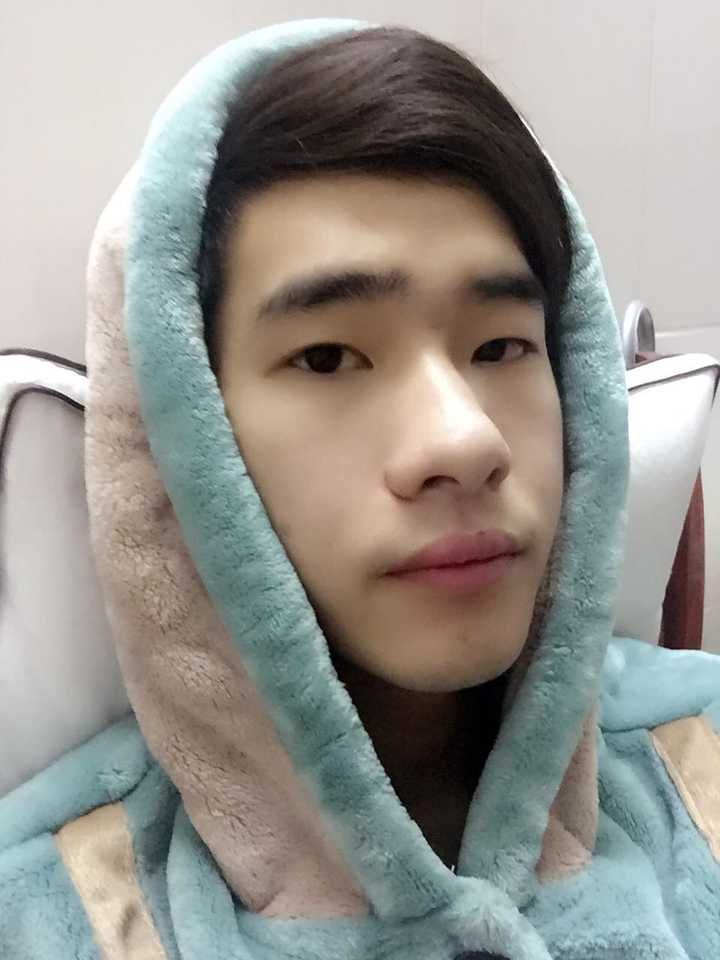 生活中你见过的最帅男性长什么样?