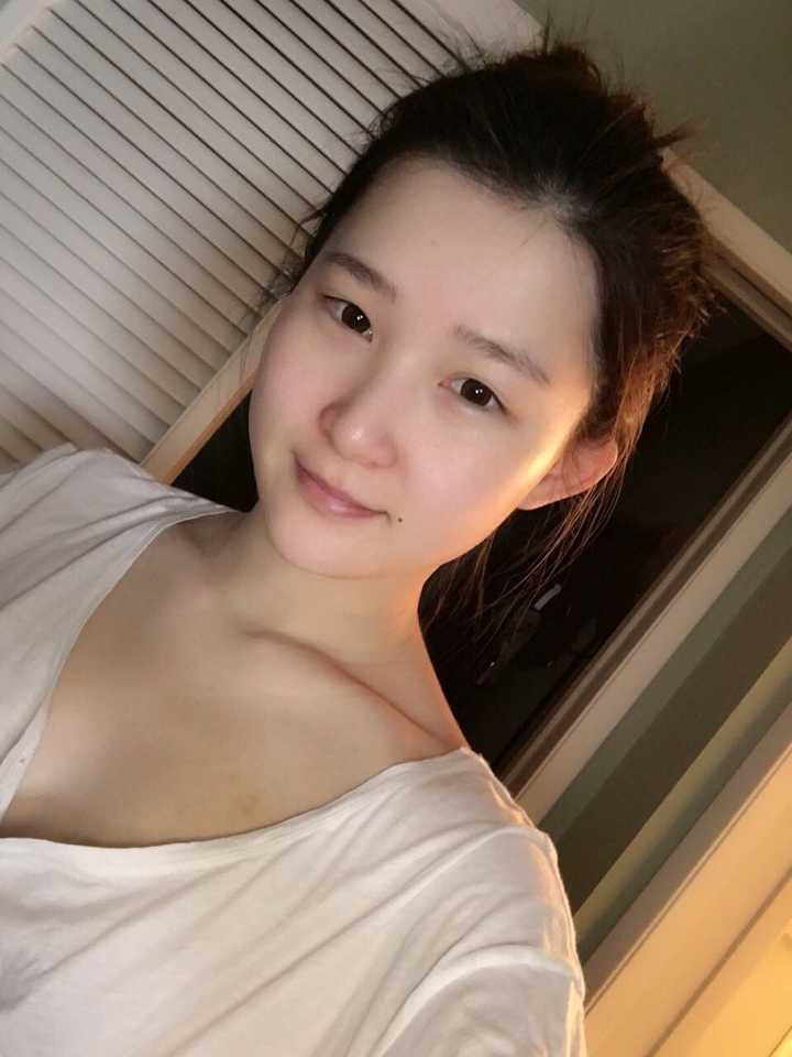 如何看出化妆的女生素颜是否漂亮?