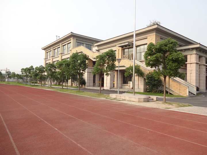 在杭州第十四中学就读是一番怎样的体验?