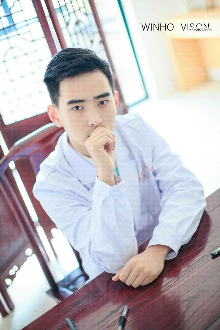 真的有那种很帅的男医生吗?