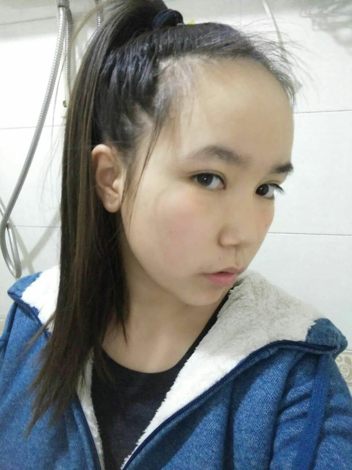 长圆脸,大额头且高,咬肌大的女生适合什么样的发型?