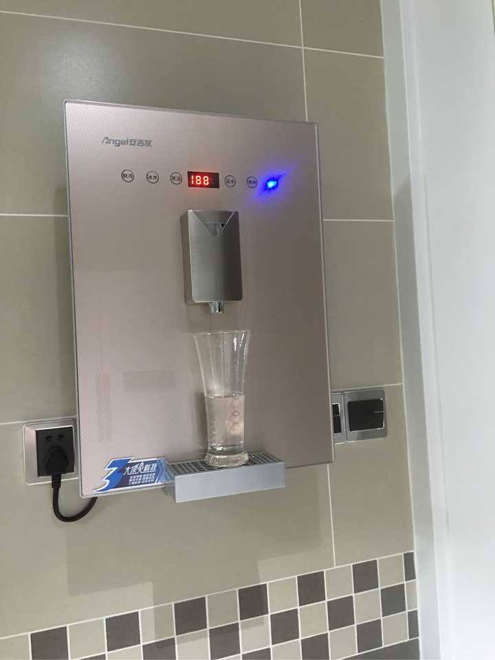速热直饮热水器很方便,需要水电布线.