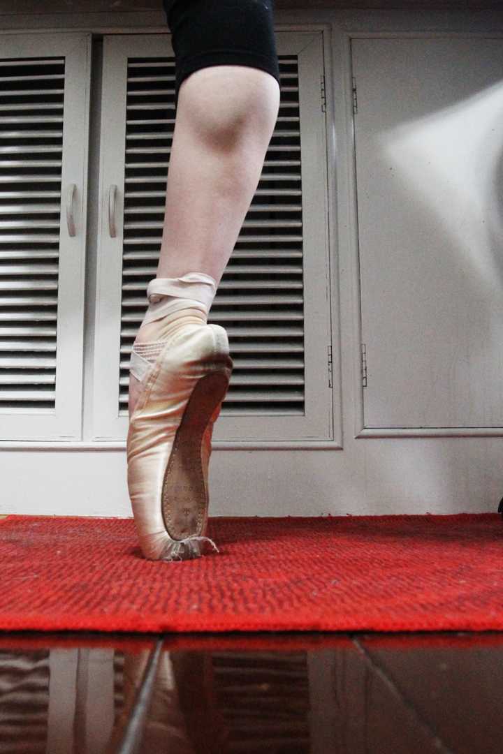 穿足尖鞋前,芭蕾需要接受哪些正确方法训练?