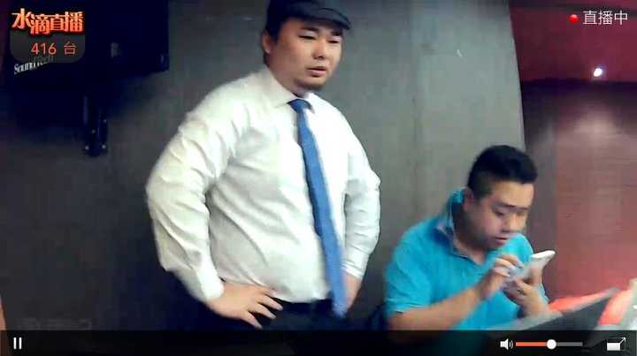 纽约老李校长默默玩手机
