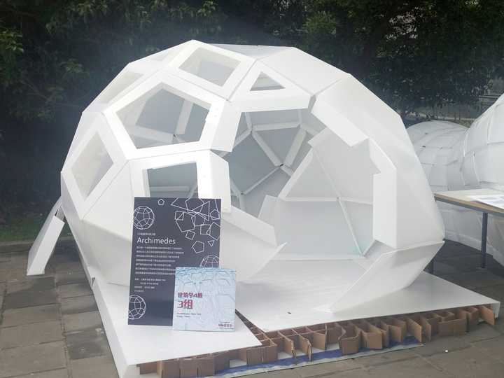 将瓦楞板换成了所谓pp中空板,想了解此材料的细节可以百度