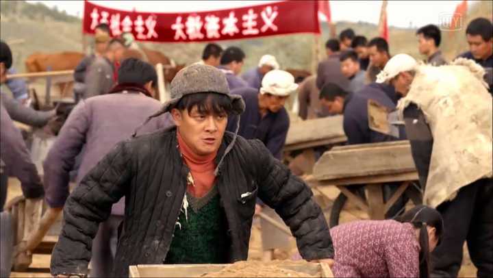 风流俏寡妇王彩娥,这神情一看就是骂街值爆表!