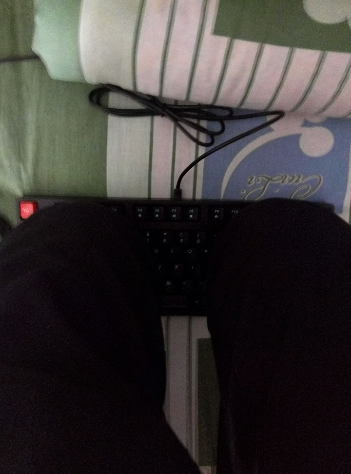 跪机械键盘的膝感如何?