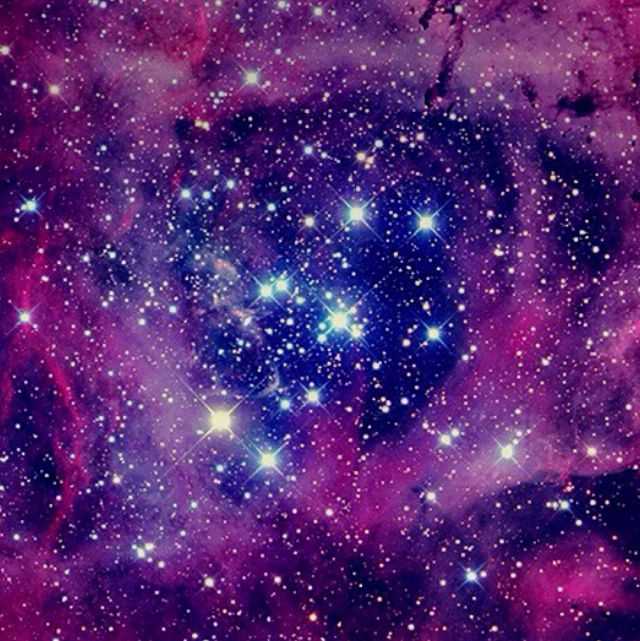 一张极其绚烂的星空图.这张图片遍地都是,随便一找都一堆.