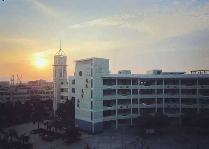 在潮州市高级中学读书是怎样的体验?