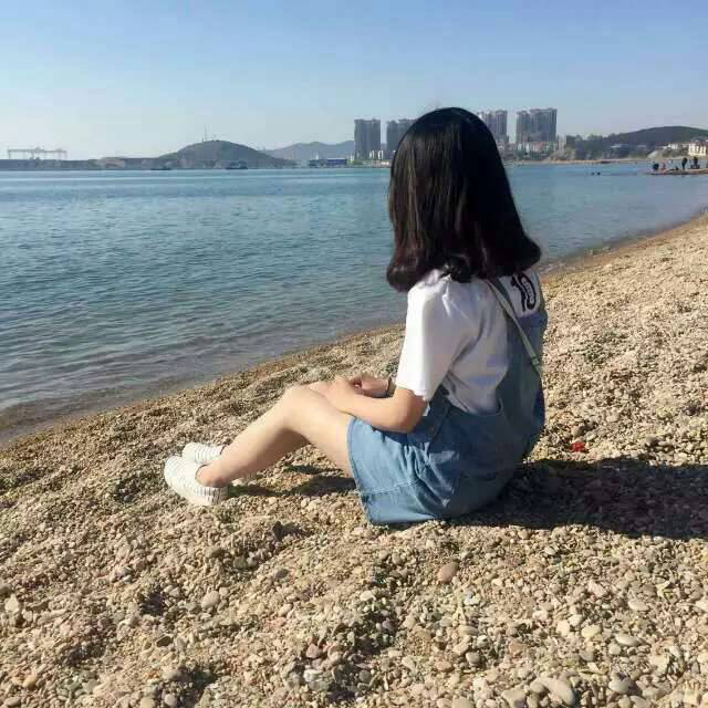 如何看待漂亮但不淑女的女孩?比如说外表美艳的女汉子