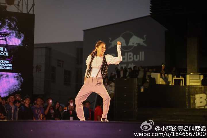 知乎的各位大神我想问一下女生跳locking的话穿什么比较好谢谢啦www