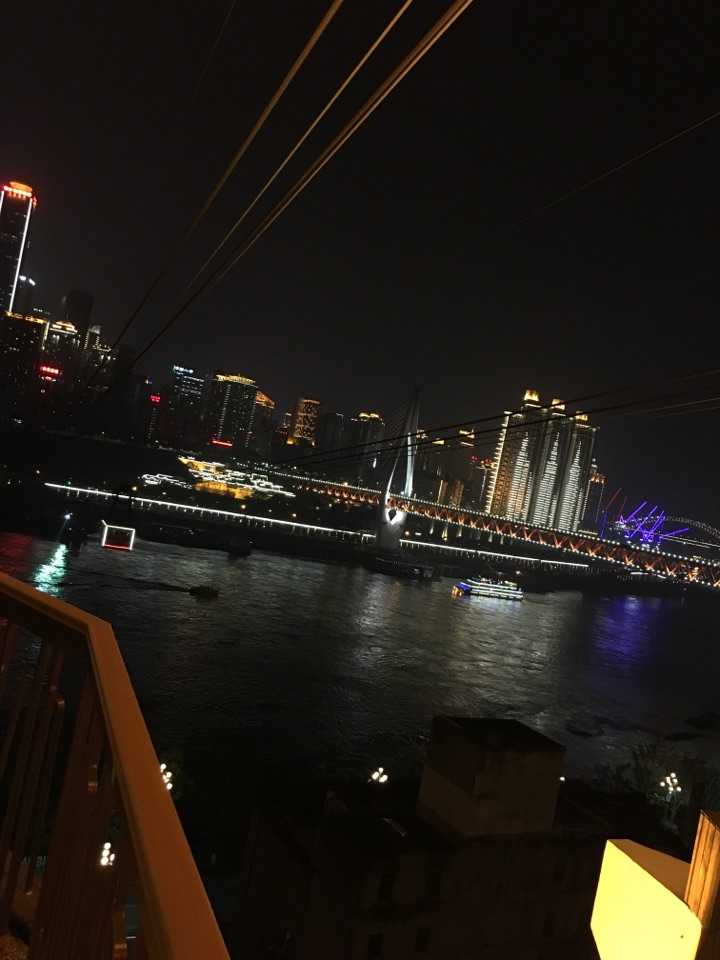 其次,坐长江索道的时候也看的挺爽