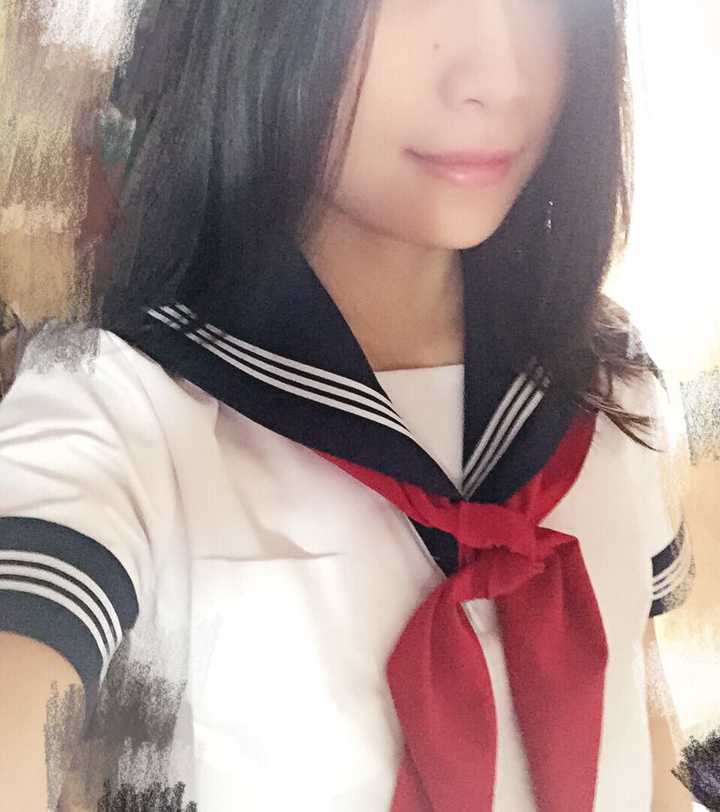 大胸妹子怎么选择水手服?