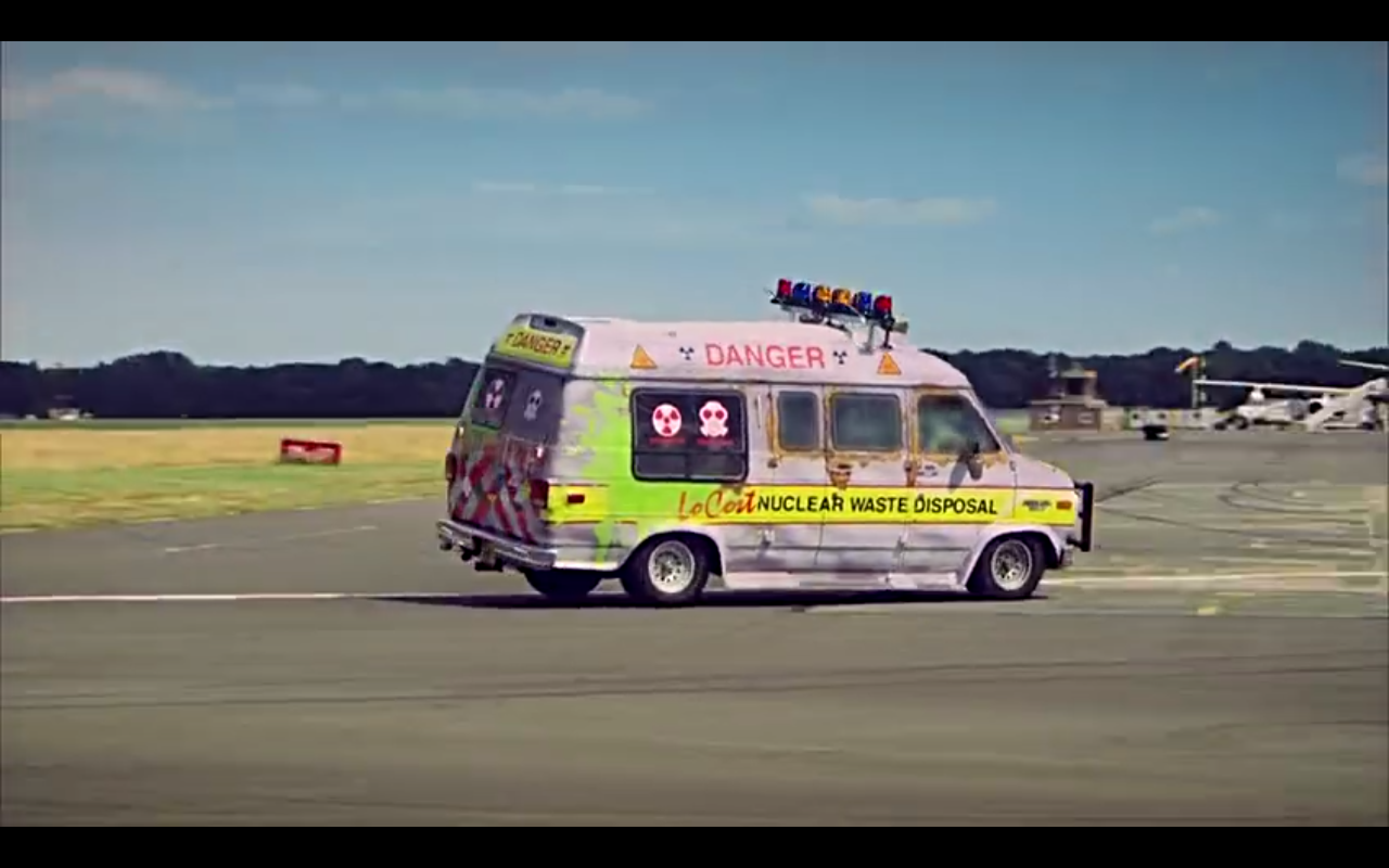 补充一下topgear吧～～话说那三个活宝突然觉得大英帝国救护车太烂