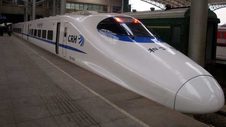 crh2a也是八节编组,动力分散式,四动四拖,动力配置如下图 下图是crh2b