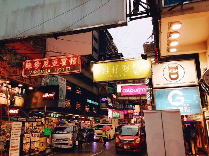 香港街巷那么多过大的招牌就没想过拆除整治的更美观吗?
