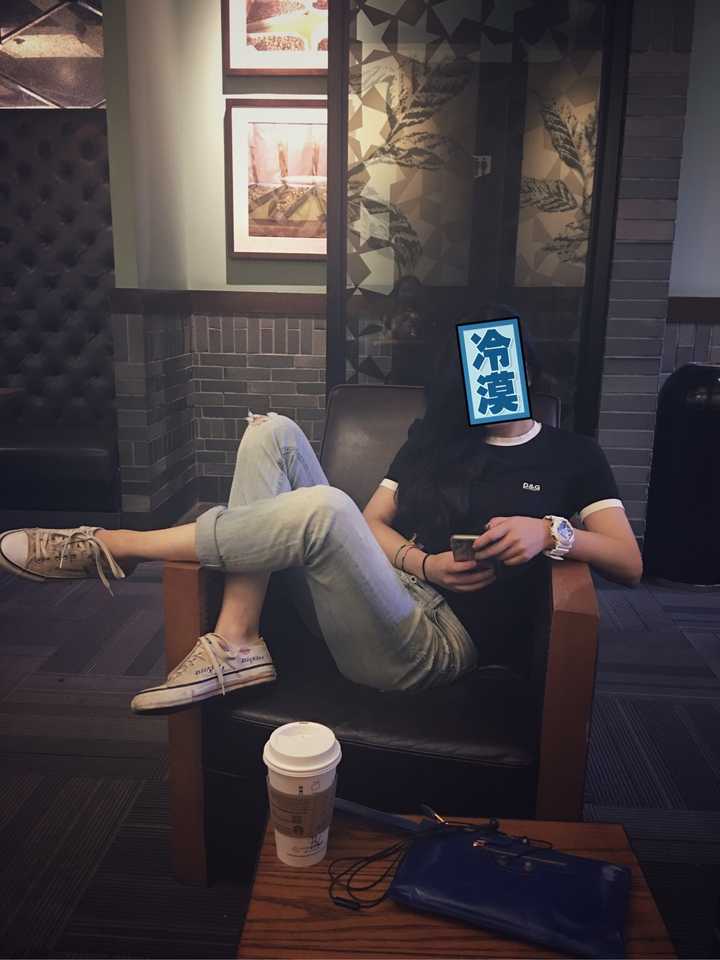 拍照时候摆什么手势,姿势或者造型可以免于剪刀手的流俗?