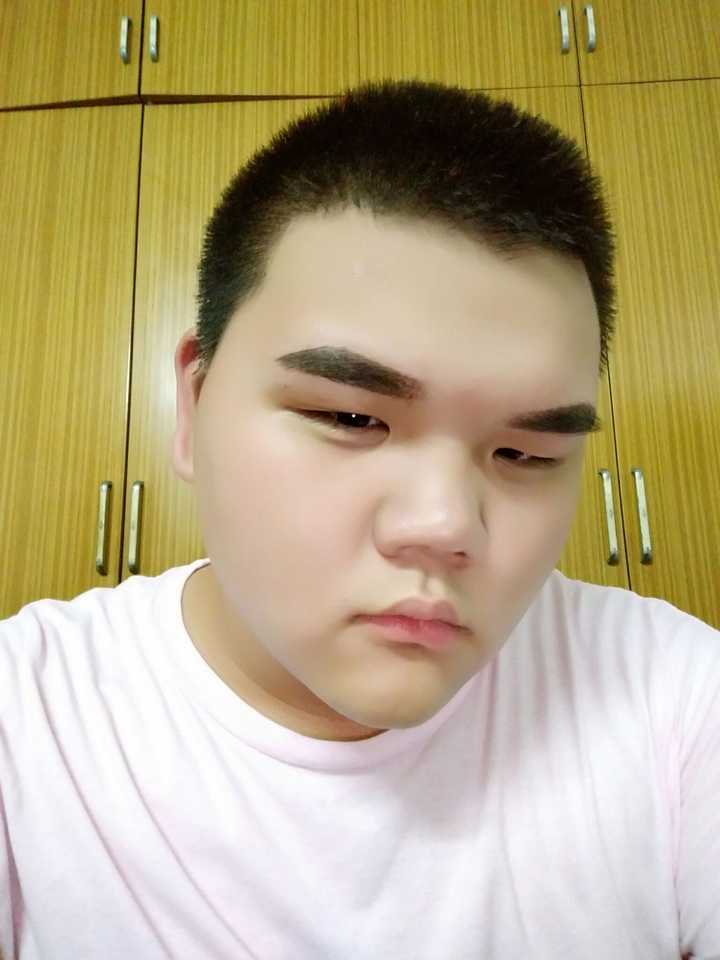 哪个男生做过纹眉?