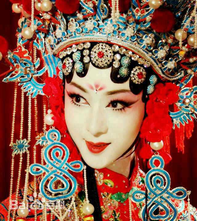 那个战乱年代,题主要是京剧班主也不会找女演员的,旦角的化妆,做派