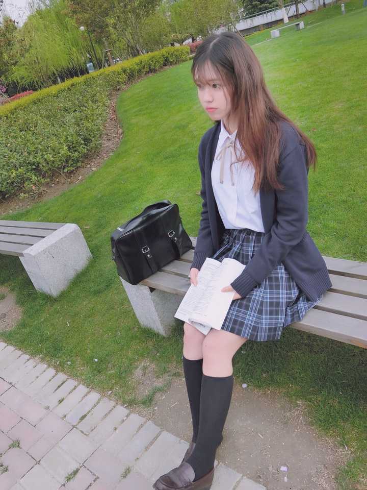 在学校穿女子高生制服(jk制服)是怎样一种体验?