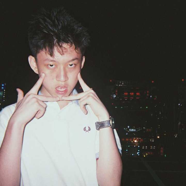 rich brian 原名:rich chigga 成名曲:《dat stick》